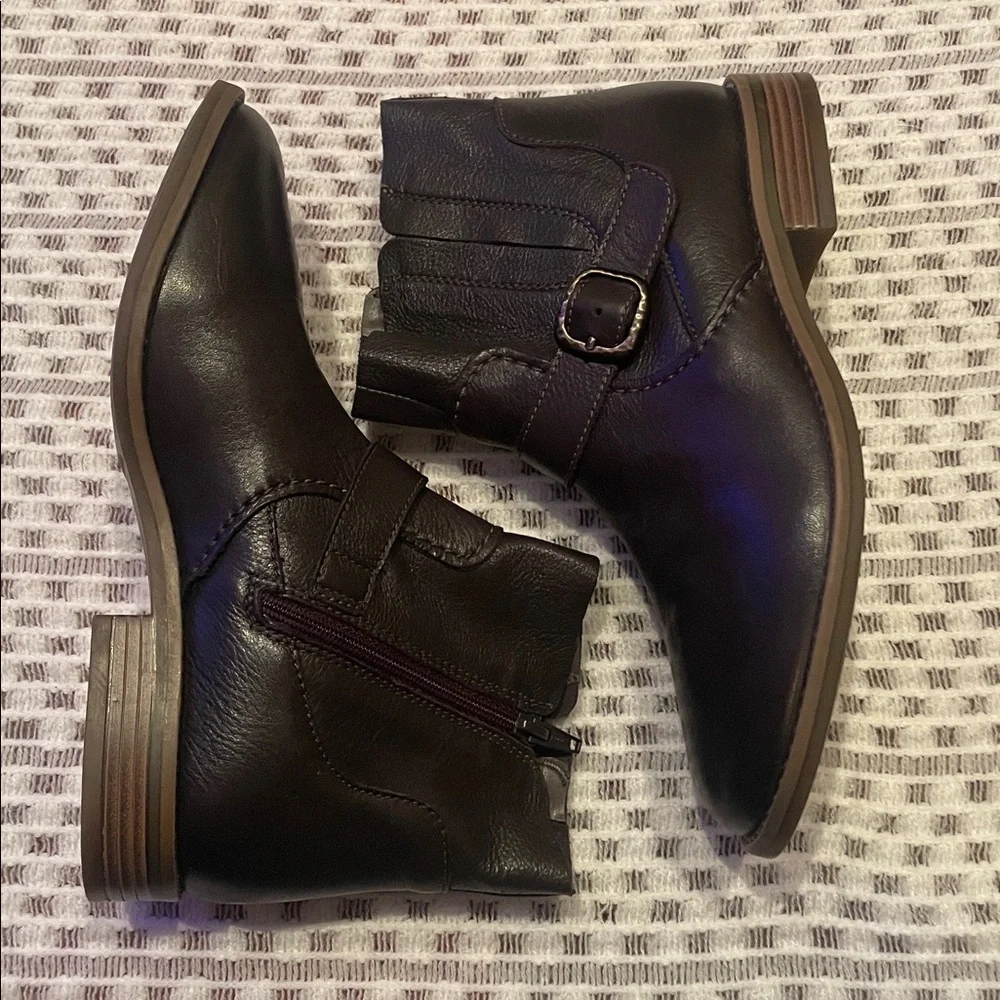 Clarks Women's Camzin Loop Dark Brown Leather Ankle Boots (Size 8)